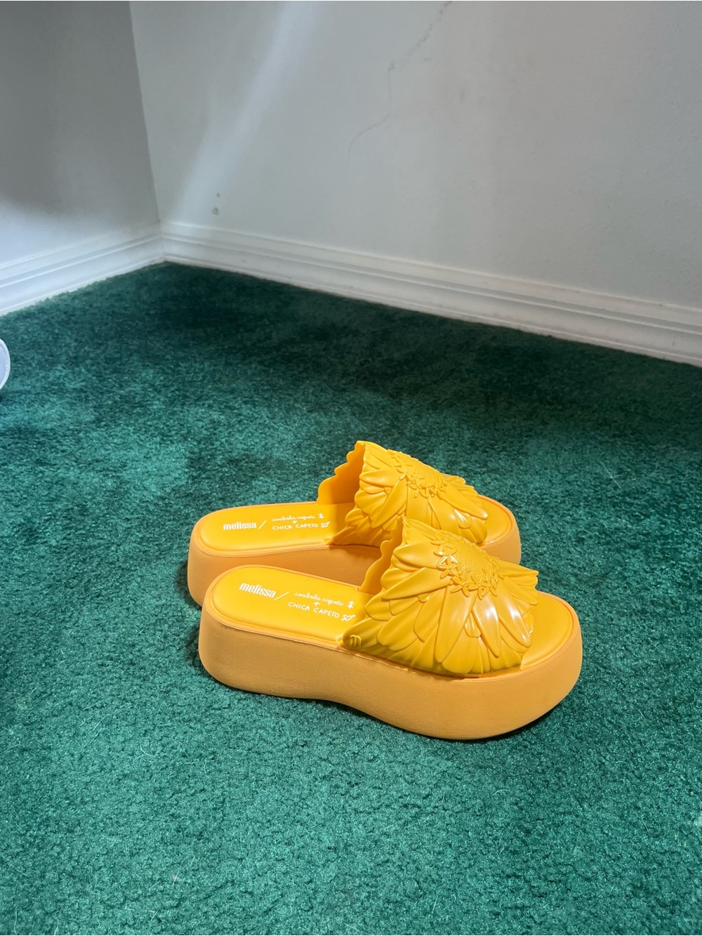 Melissa x Isabela Capeto Yellow Wedge Sandals Womens US 7 - Picture 9 of 10